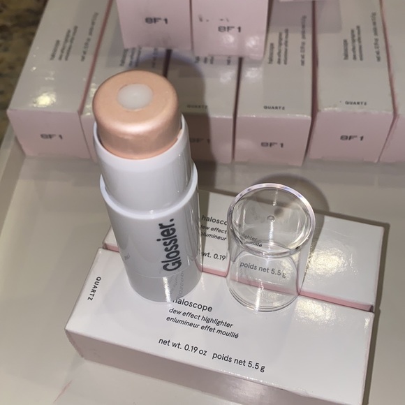 Brand New GLOSSIER haloscope dew effect highlighter in Quartz swipe or rub on!! - Picture 2 of 3